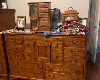 Ethan Allen chest of drawers