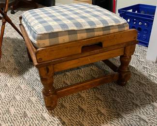 Ethan Allen footstool/ coffee table
