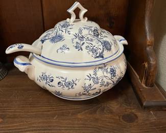 Vintage soup tureen