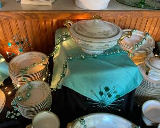 Beautiful hand painted FB & Co Meito China Murel Japan.