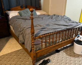Ethan Allen spindle style bed - King