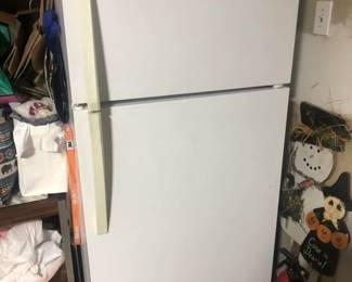 Kenmore upright Refrigerator 18 cu ft mod 253.68802015
