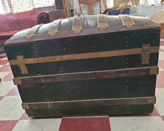 antique hump back trunk very nice