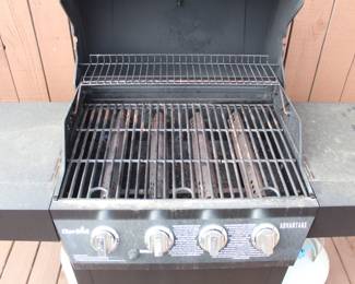 Charbroil four burner propane gas grill with two propane tanks. BUY IT NOW!   $100.00