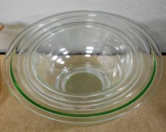 Pyrex Glass Bowls.
