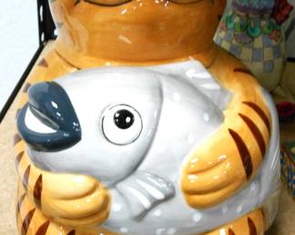 Cat & Fish Cookie Jar (Large size & very cute), no cracks or chips.