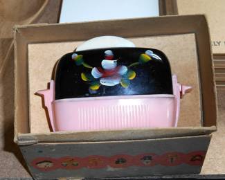 This sweet toaster Salt & Pepper Shaker is too cute.  It is Vintage Pink, and comes in its original box.