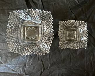 Two vintage Depression Glass matching bowls in 2 sizes