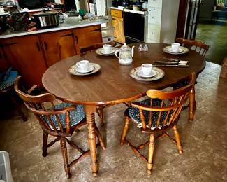 $125 table & 6 chairs 