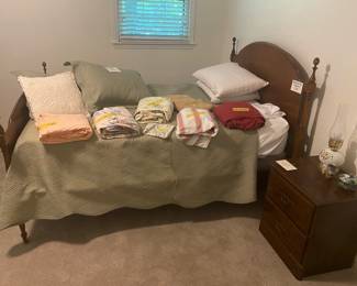 Full antique bed with mattress 