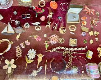 Lots more jewelry 
