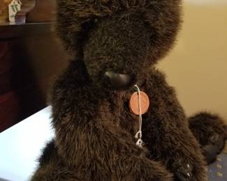 Great collectible bear by 