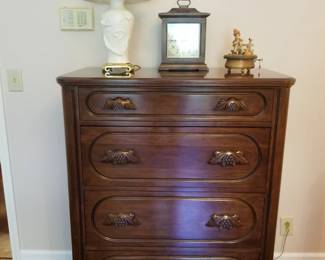 Lovely 4 drawer Davis Cabinet Company  chest. Sold separately or as a group. Great v as blue and like new.