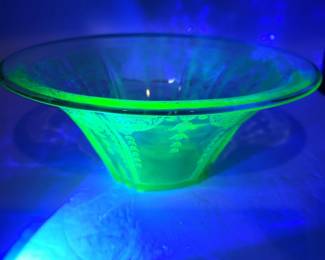 Princess Pattern Green Uranium Glass Centerpiece Bowl