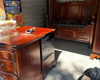 Thomasville Irving Park Collection Bedroom Set. Queen bed. Available for PreSale. (*SOLD)