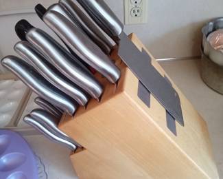 Magnetic Butcher Block Turntable Knife Set