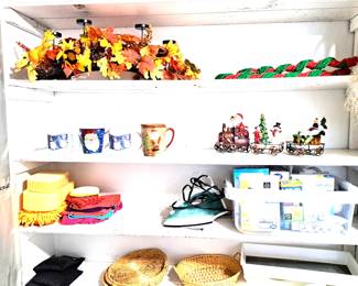 LIGHT BULBS, SPONGES, HOLIDAY DECOR