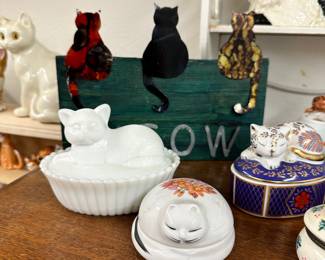 Cat figurines