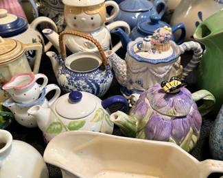 Pitchers, teapots and creamers
