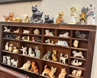 Cat figurines