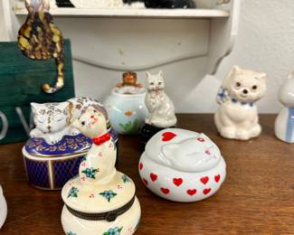 Cat figurines