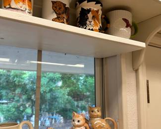 Cat figurines