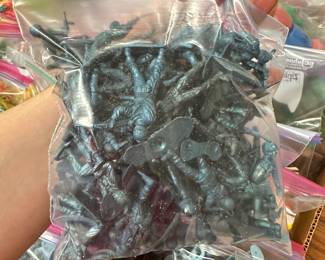 Plastic army men