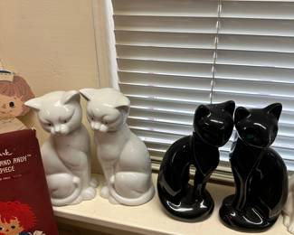 Cat figurines