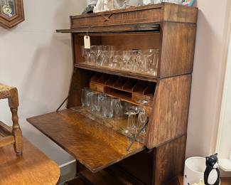 Wooden secretary/lawyer shelf/desk/cabinet