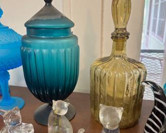 Art glass cat figurines, decanters
