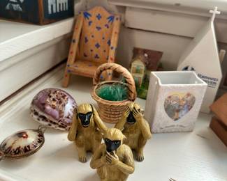 Knick knacks and decor