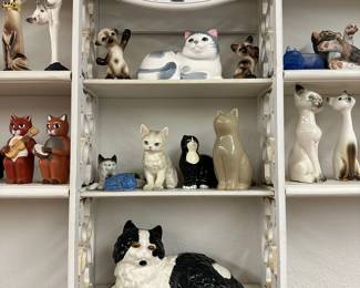 Cat figurines