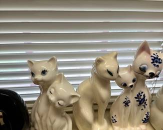 Cat figurines