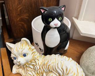 Cat figurines