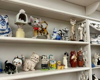 Cat figurines