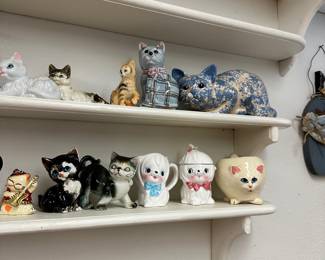 Cat figurines