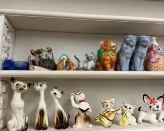 Cat figurines