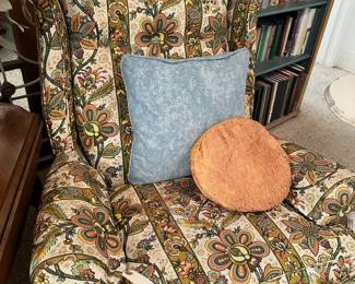 Vintage upholstered chair 2/2