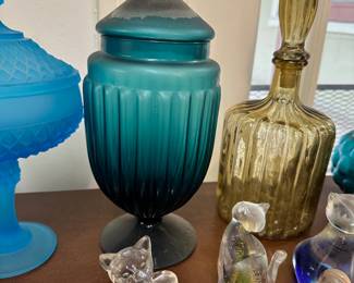 Art glass cat figurines