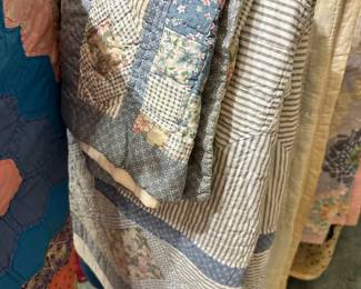 Quilt with pillow shams