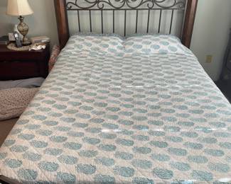 Metal bed frame queen, size

Brand new Hawn mattress And boxsprings
