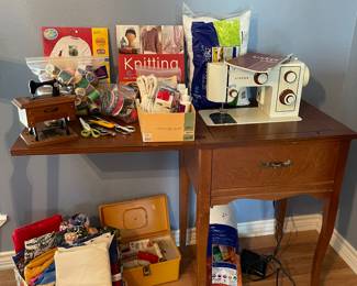 Singer Sewing Machine 