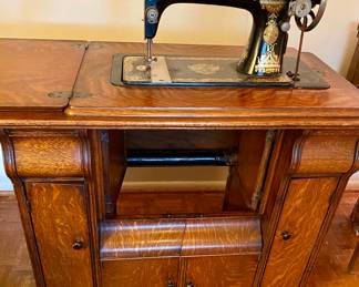 Fantastic Singer with gorgeous cabinet, includes bench, dated 1916, 