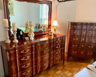 Beautiful gentleman's chest of drawers and dresser with mirror 