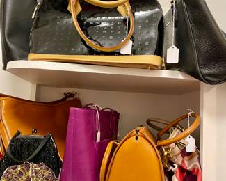 Beautiful like new handbags, brands such as Karl Lagerfeld, Dooney & Bourke, Brahmin, Michael Kors, Patricia Nash