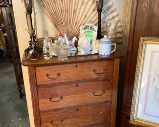Dainty Vintage Chest of Drawers