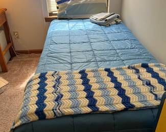 Twin bed complywith sheet set!