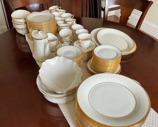 LENOX DINNER SERVICE