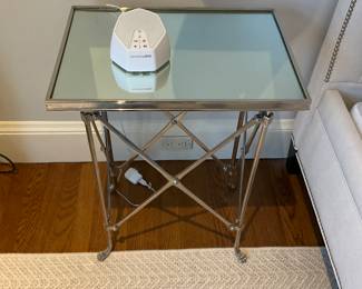 PAIR OF NIGHT STANDS