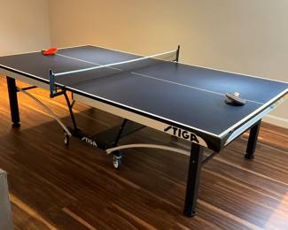 PING PONG TABLE